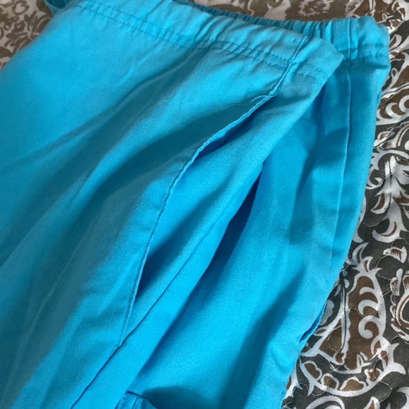 Lightweight Scrubs - Picture 9 of 12